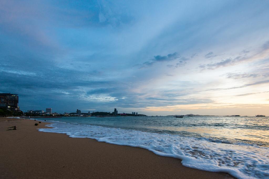 Seashore Pattaya Resort Exterior photo